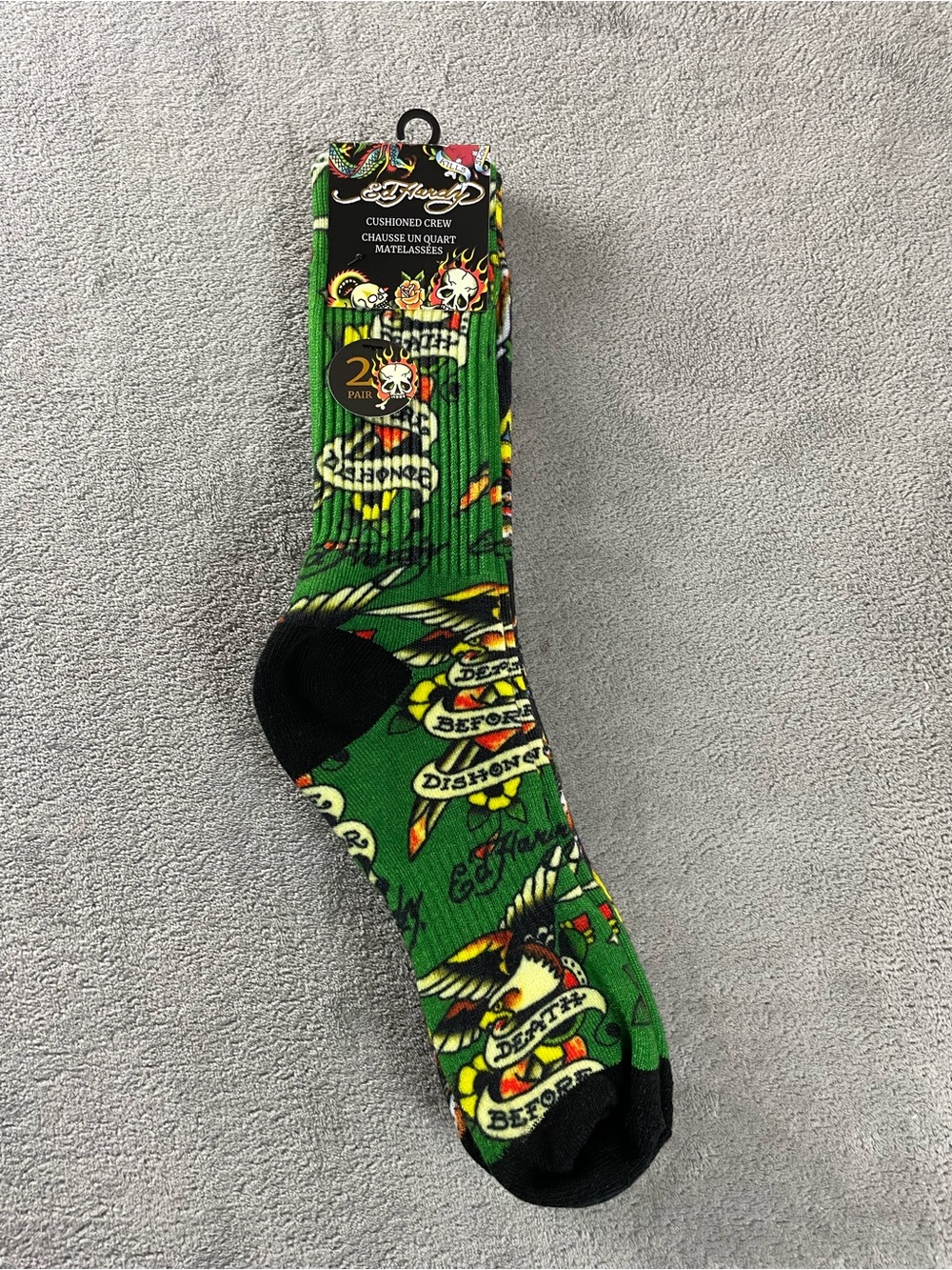 Ed Hardy Mens Cushioned Crew Socks 2 Pair 1 Green, 1 Black New With Tags NWT